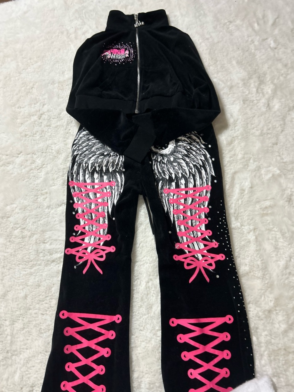 HNO manor Two-Piece Set with Pink Lace-Up and Wing Graphics